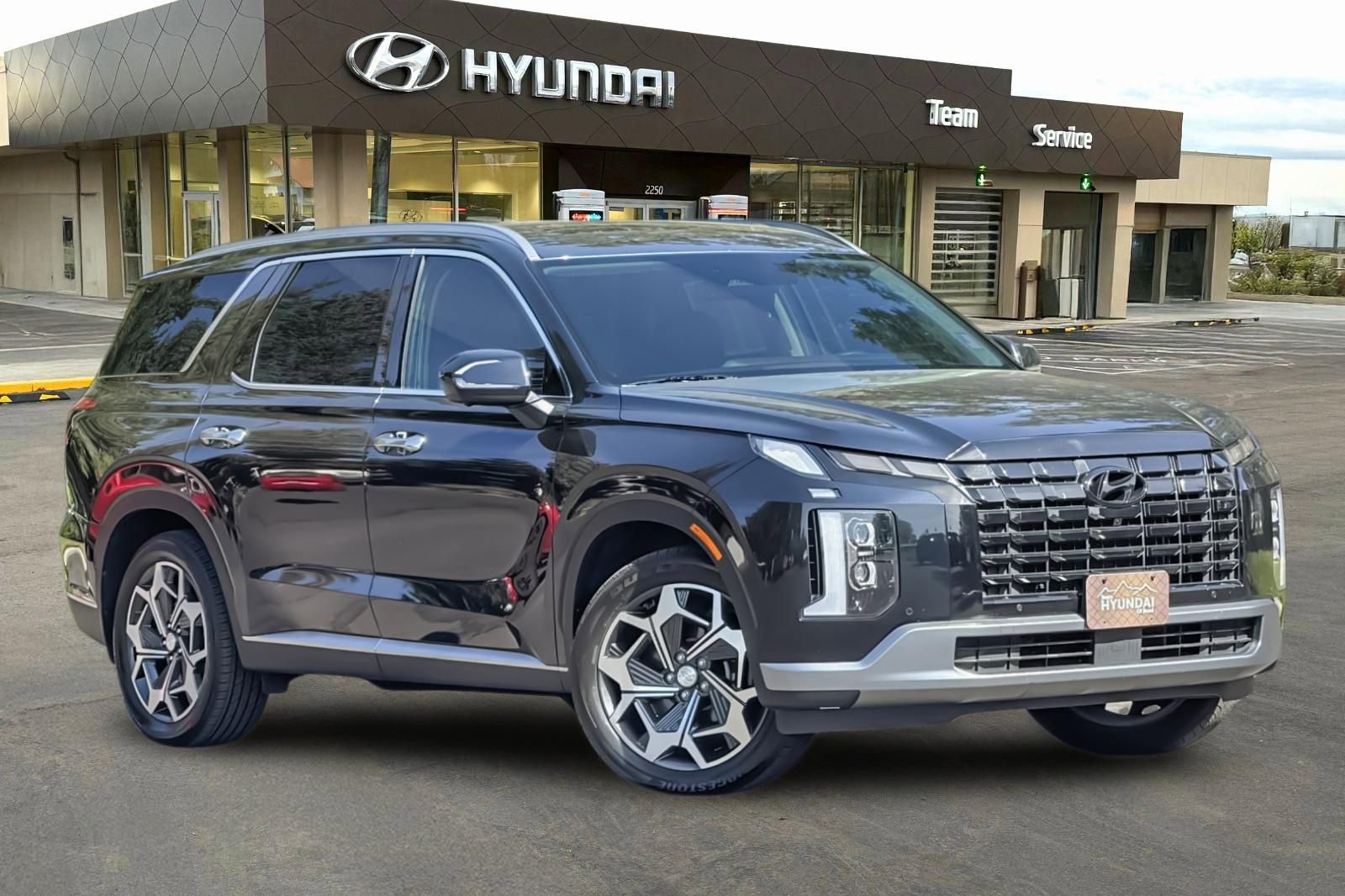 Used 2023 Hyundai Palisade Limited AWD/4WD image 2