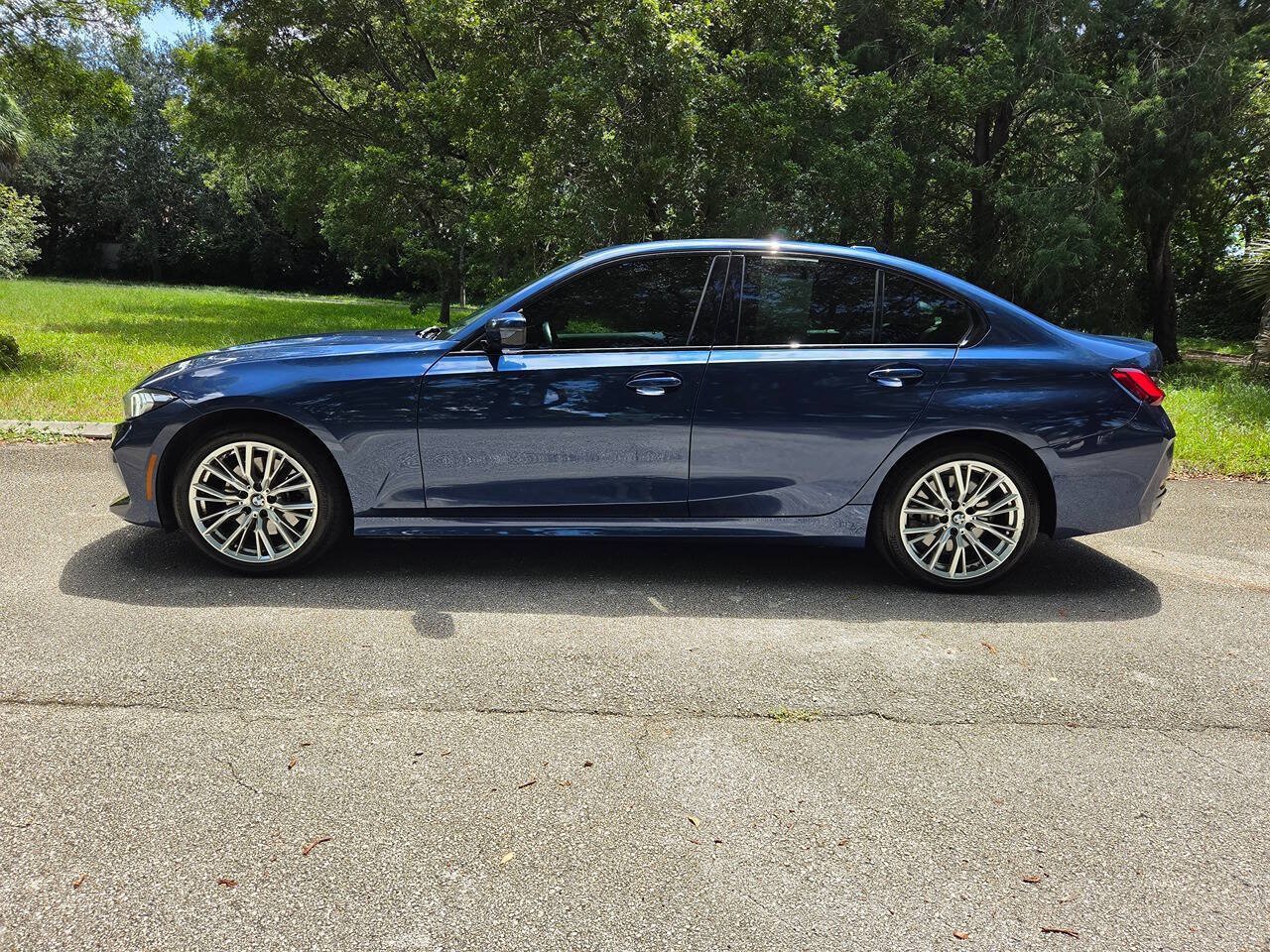 Used 2023 BMW 330i Sedan w/ Premium Package RWD image 5