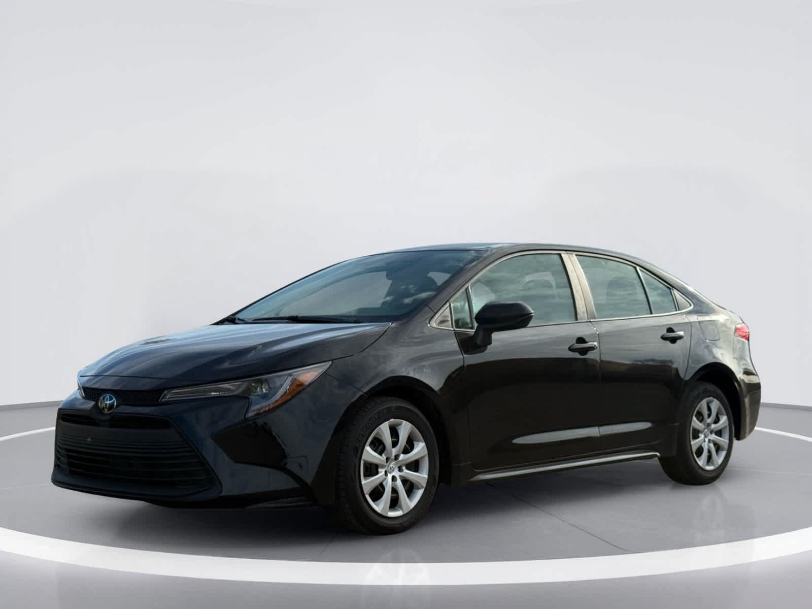 Used 2026 Toyota Corolla LE FWD image 2