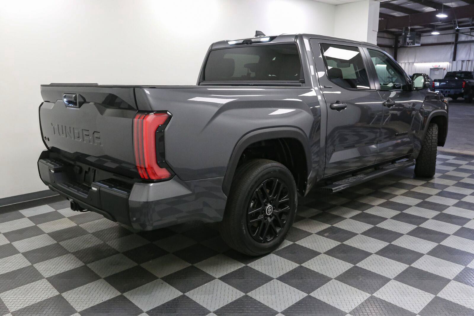 Used 2024 Toyota Tundra Limited AWD/4WD image 9