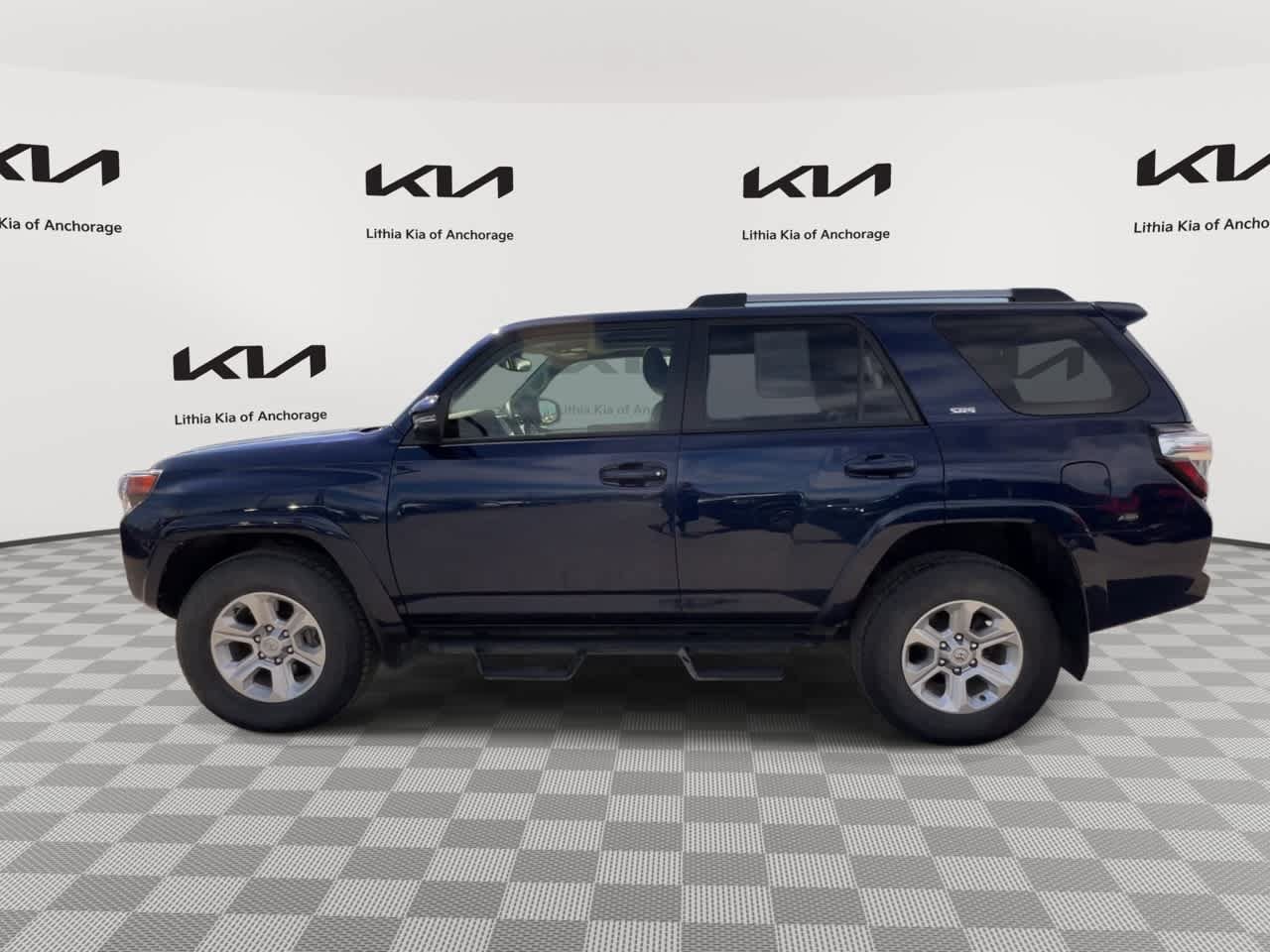 Used 2022 Toyota 4Runner SR5 Premium w/ Moonroof Package AWD/4WD image 6