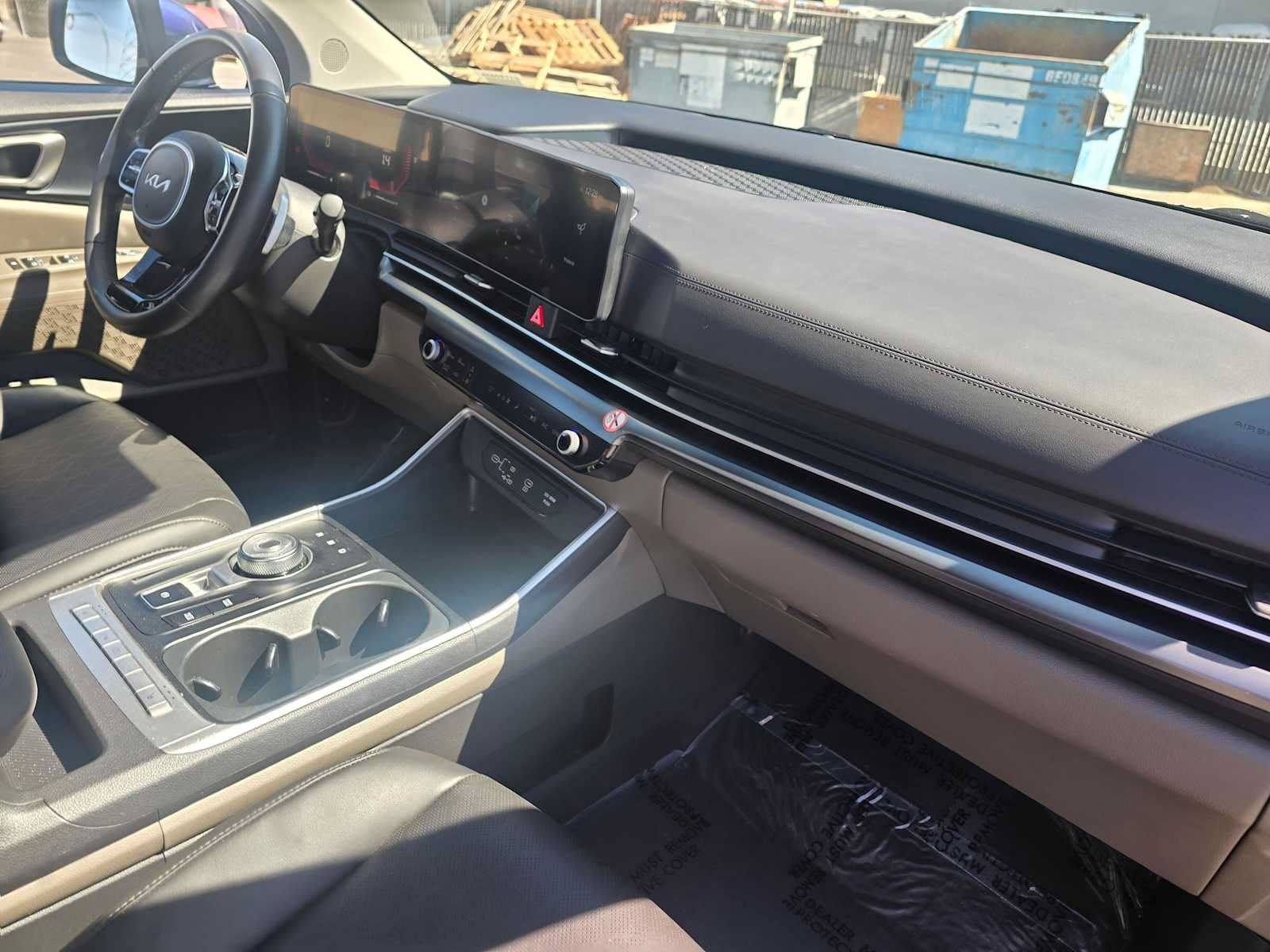 Used 2026 Kia Carnival LXS FWD image 11