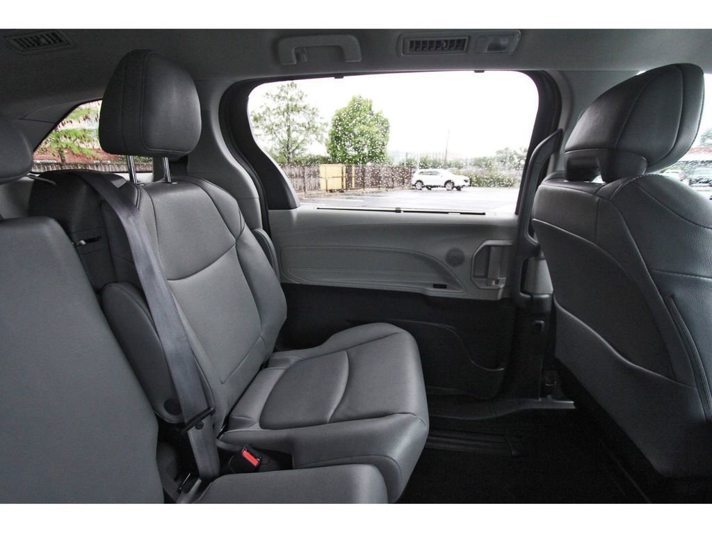 Used 2023 Toyota Sienna XLE image 13
