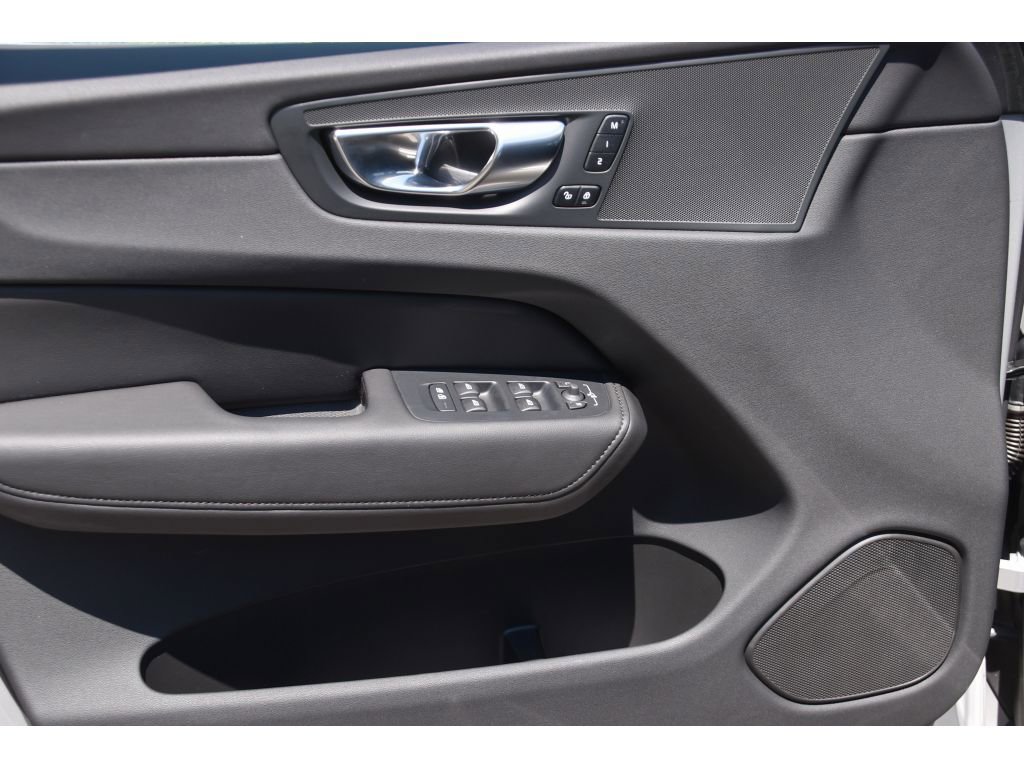 Certified 2023 Volvo XC60 B5 Plus w/ Climate Package AWD/4WD image 28