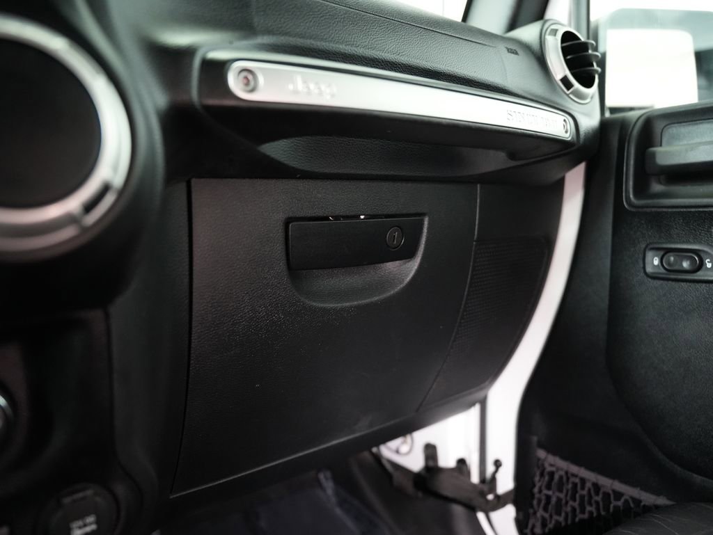 Used 2016 Jeep Wrangler Unlimited Sahara AWD/4WD image 40