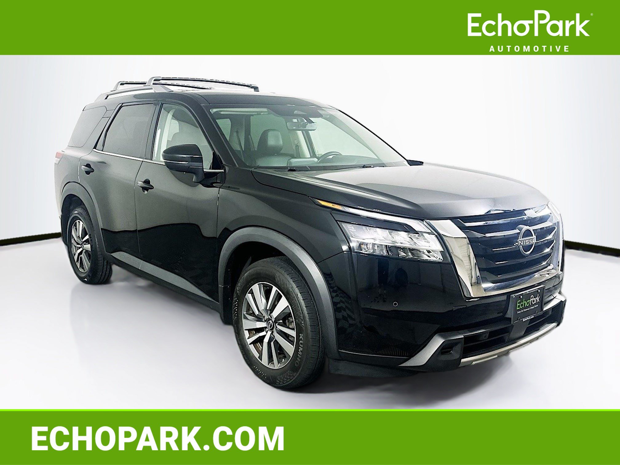 Used 2023 Nissan Pathfinder SL AWD/4WD image 1