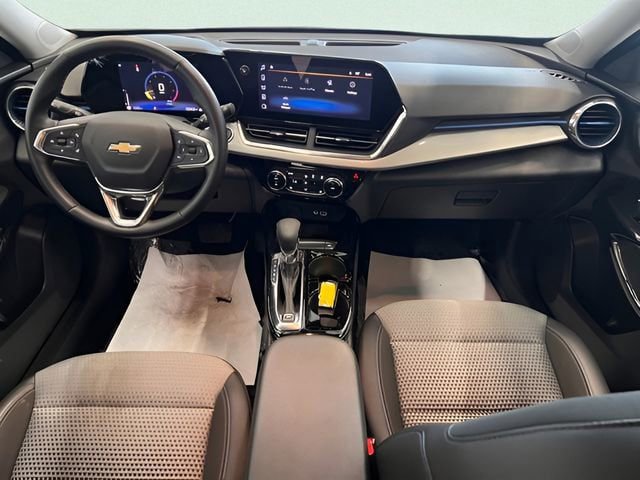 Used 2025 Chevrolet Trax LT w/ LT Convenience Package image 19
