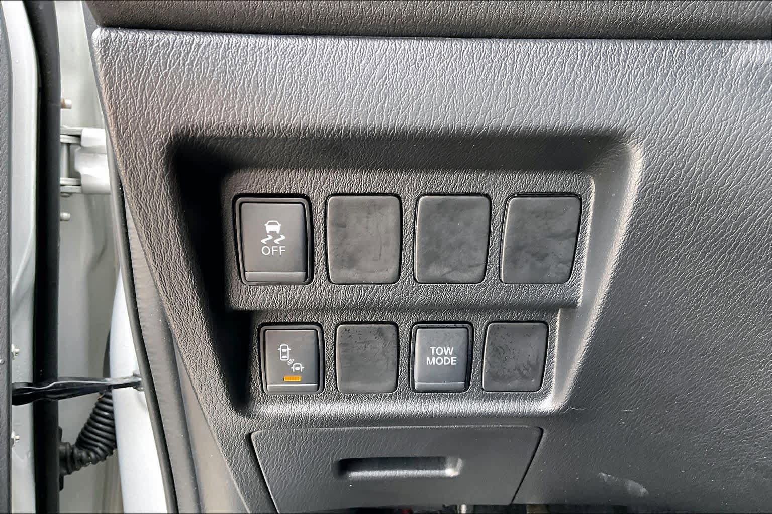 Used 2020 Nissan Pathfinder SV FWD image 33