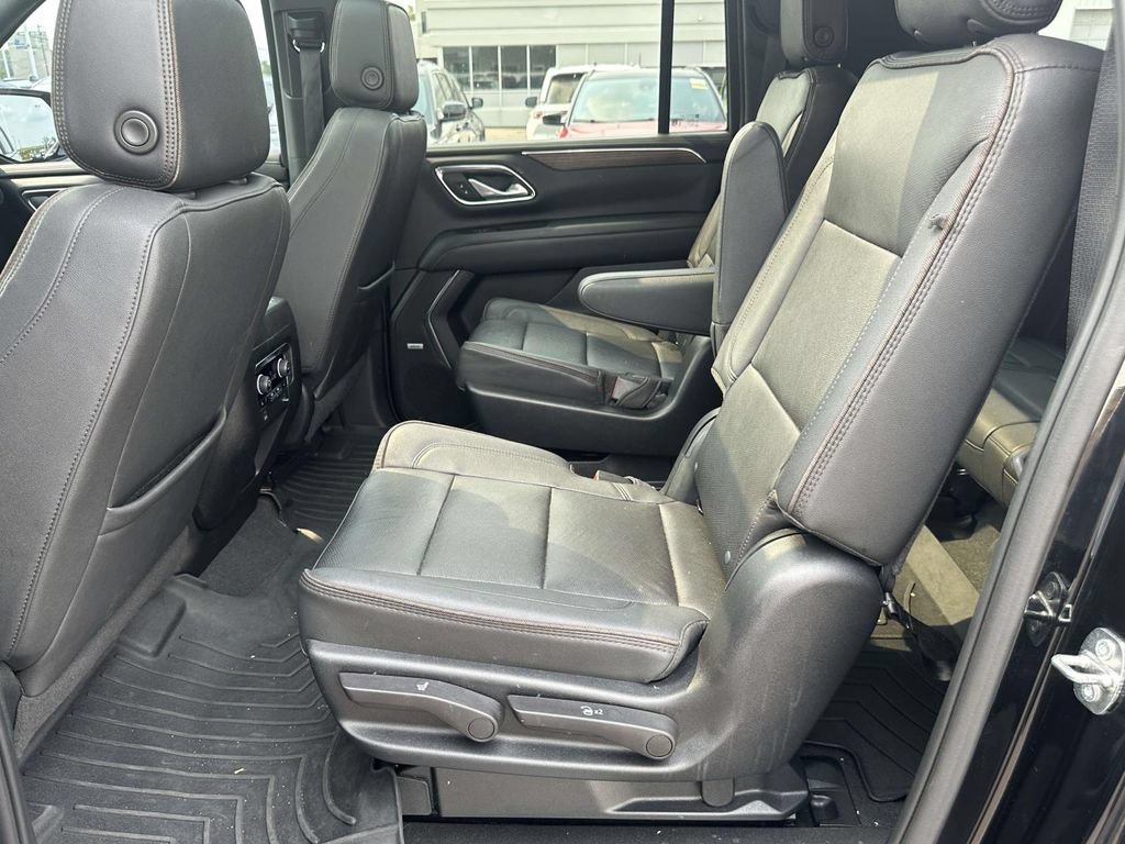Used 2023 Chevrolet Suburban High Country w/ Premium Package 2 AWD/4WD image 13