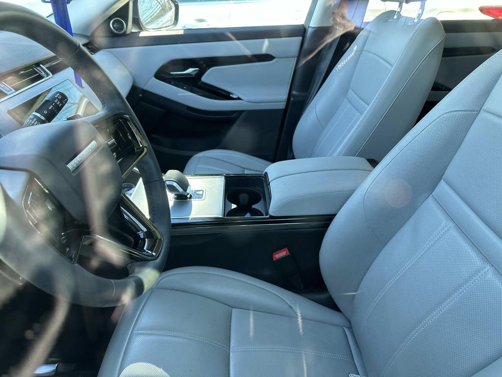 Used 2025 Land Rover Range Rover Evoque S image 3