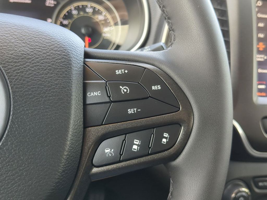 Used 2023 Jeep Cherokee Trailhawk w/ Trailer Tow Group AWD/4WD image 30