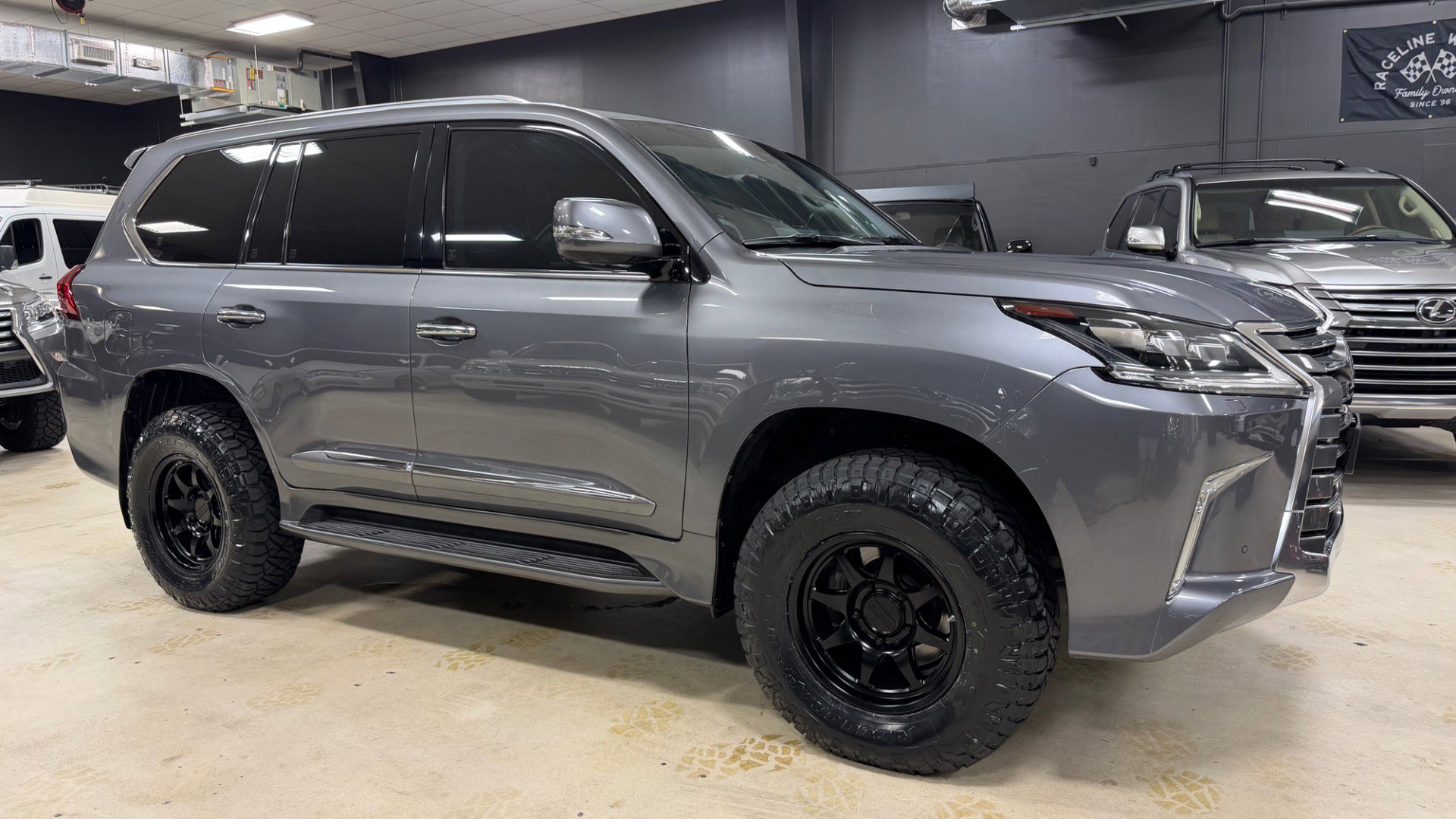 Used 2016 Lexus LX 570 4WD image 6
