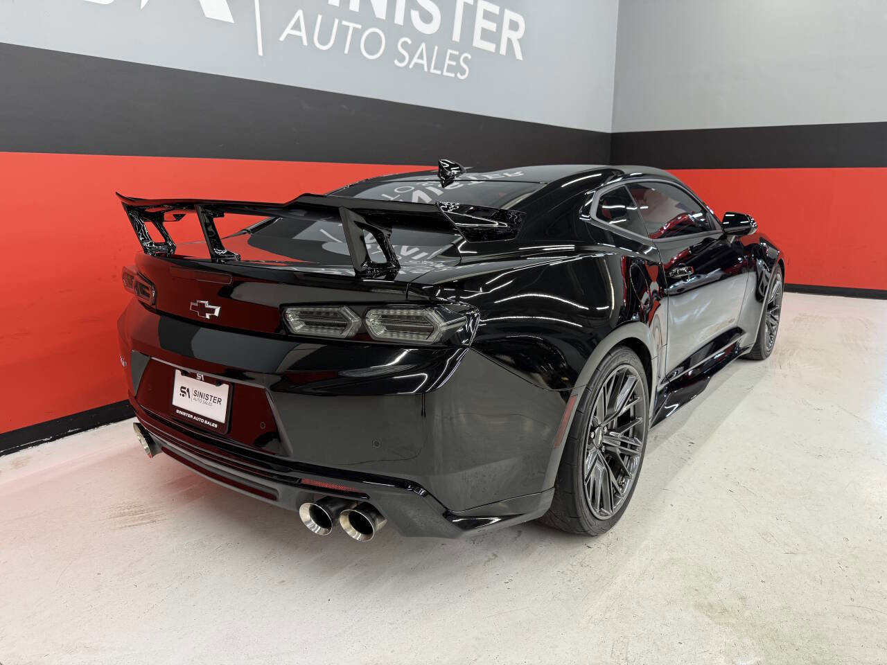 Used 2018 Chevrolet Camaro ZL1 RWD image 29