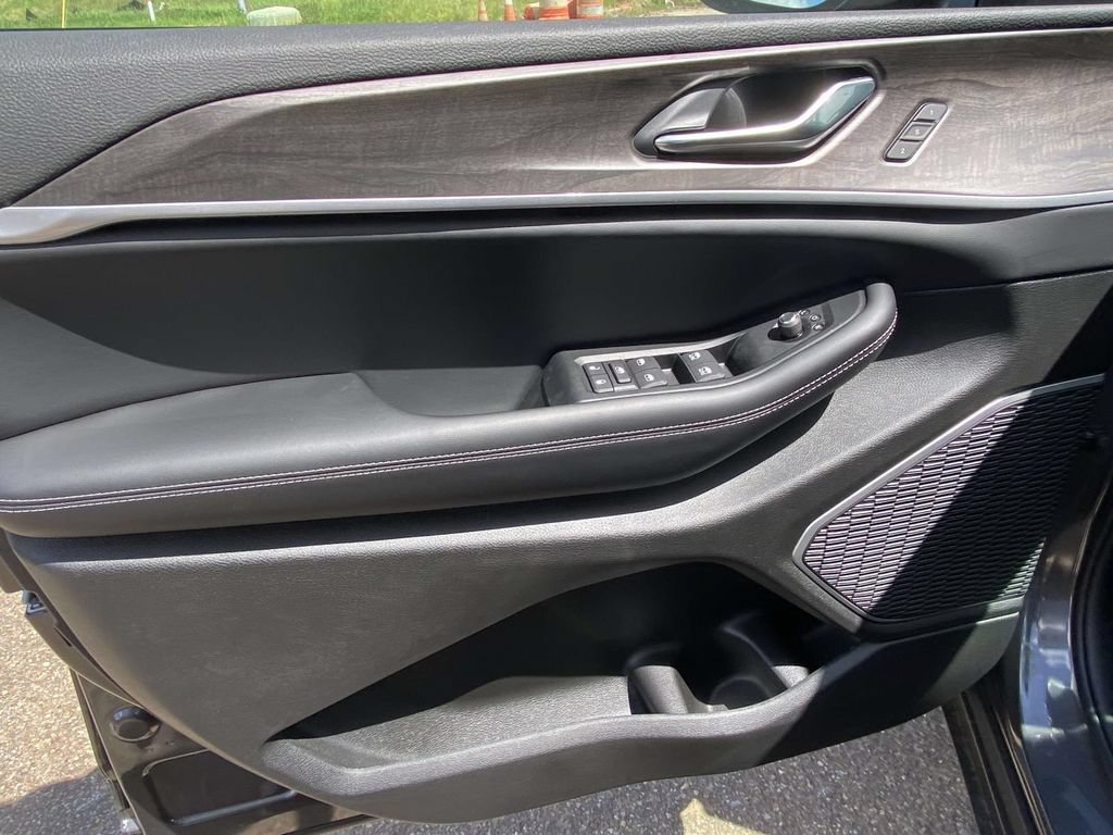 New 2026 Jeep Grand Cherokee L Limited w/ Limited Altitude Package RWD image 42