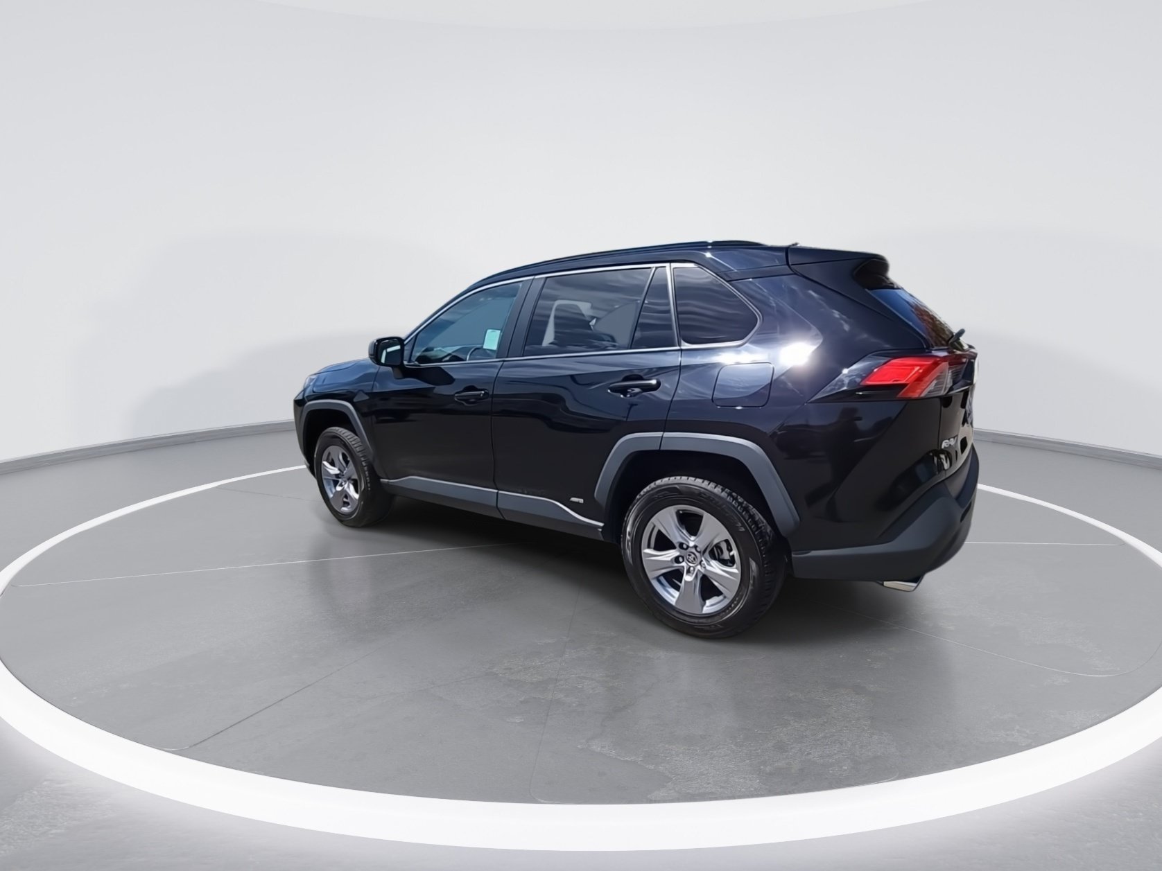 Used 2023 Toyota RAV4 LE AWD/4WD image 6