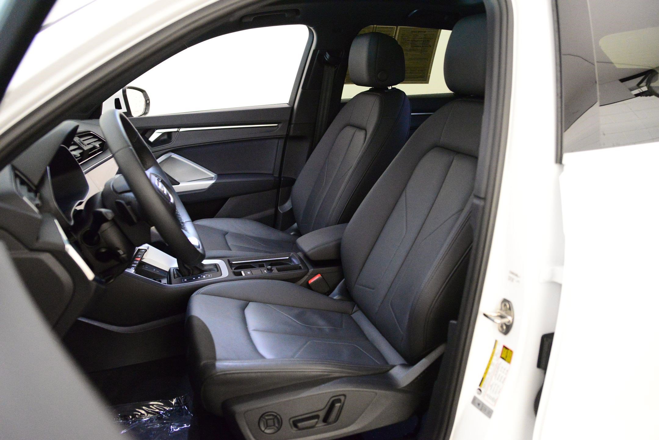 Certified 2025 Audi Q3 2.0T Premium w/ Convenience Package image 4