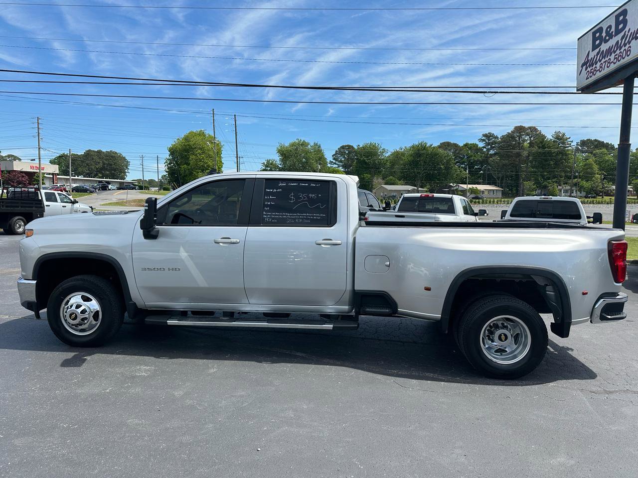 Used 2022 Chevrolet Silverado 3500 LT w/ Convenience Package AWD/4WD image 9