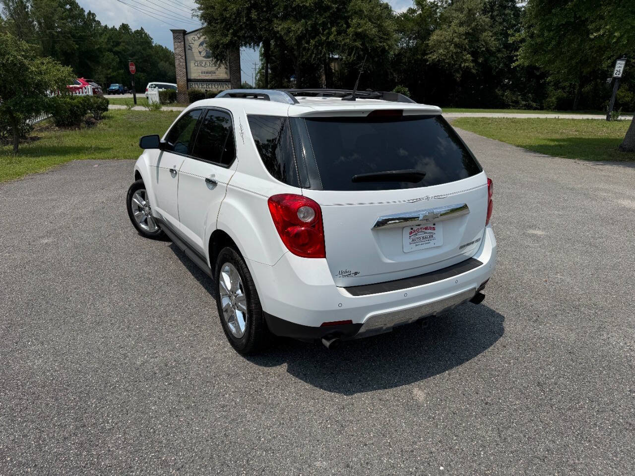 Used 2010 Chevrolet Equinox LTZ FWD image 4