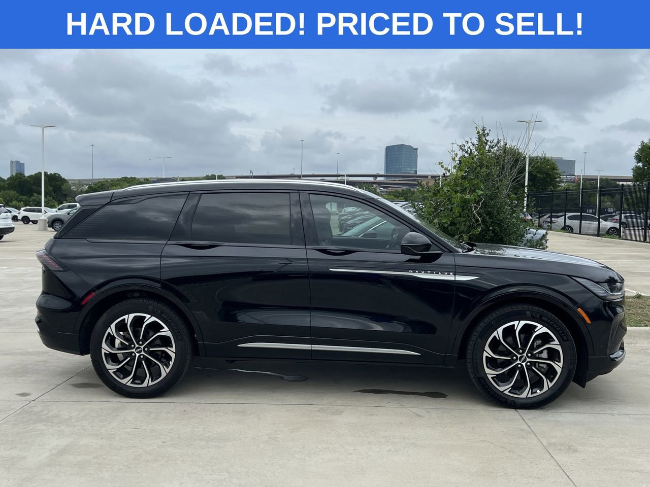 Used 2024 Lincoln Nautilus Reserve AWD/4WD image 3