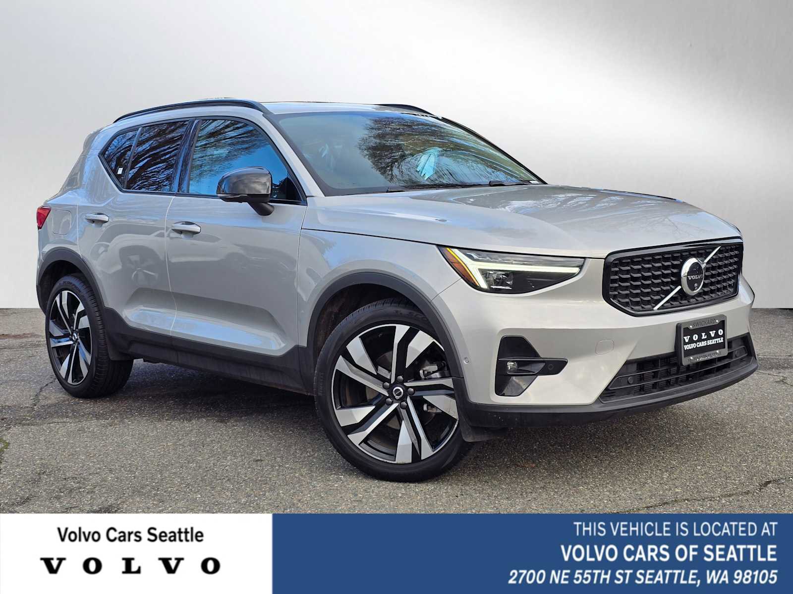 Certified 2025 Volvo XC40 B5 Plus w/ Climate Package image 1