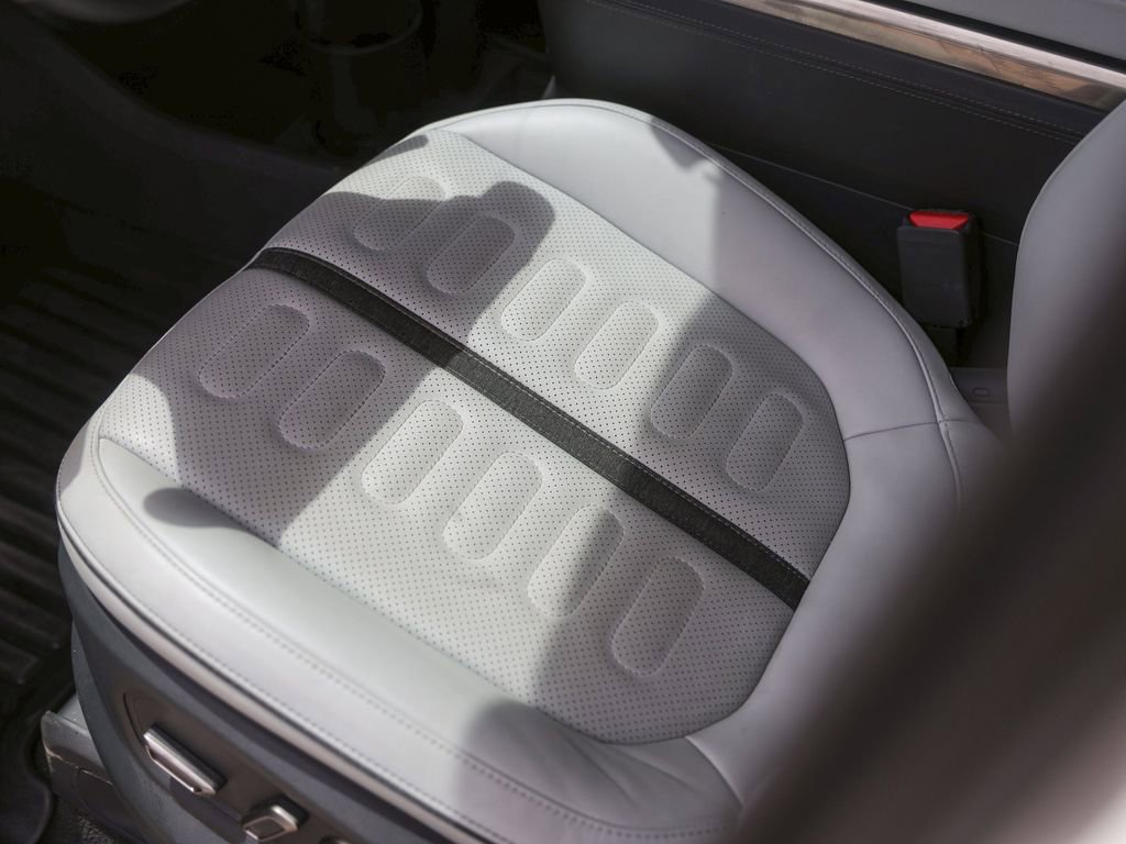 Used 2023 Rivian R1S Adventure image 21