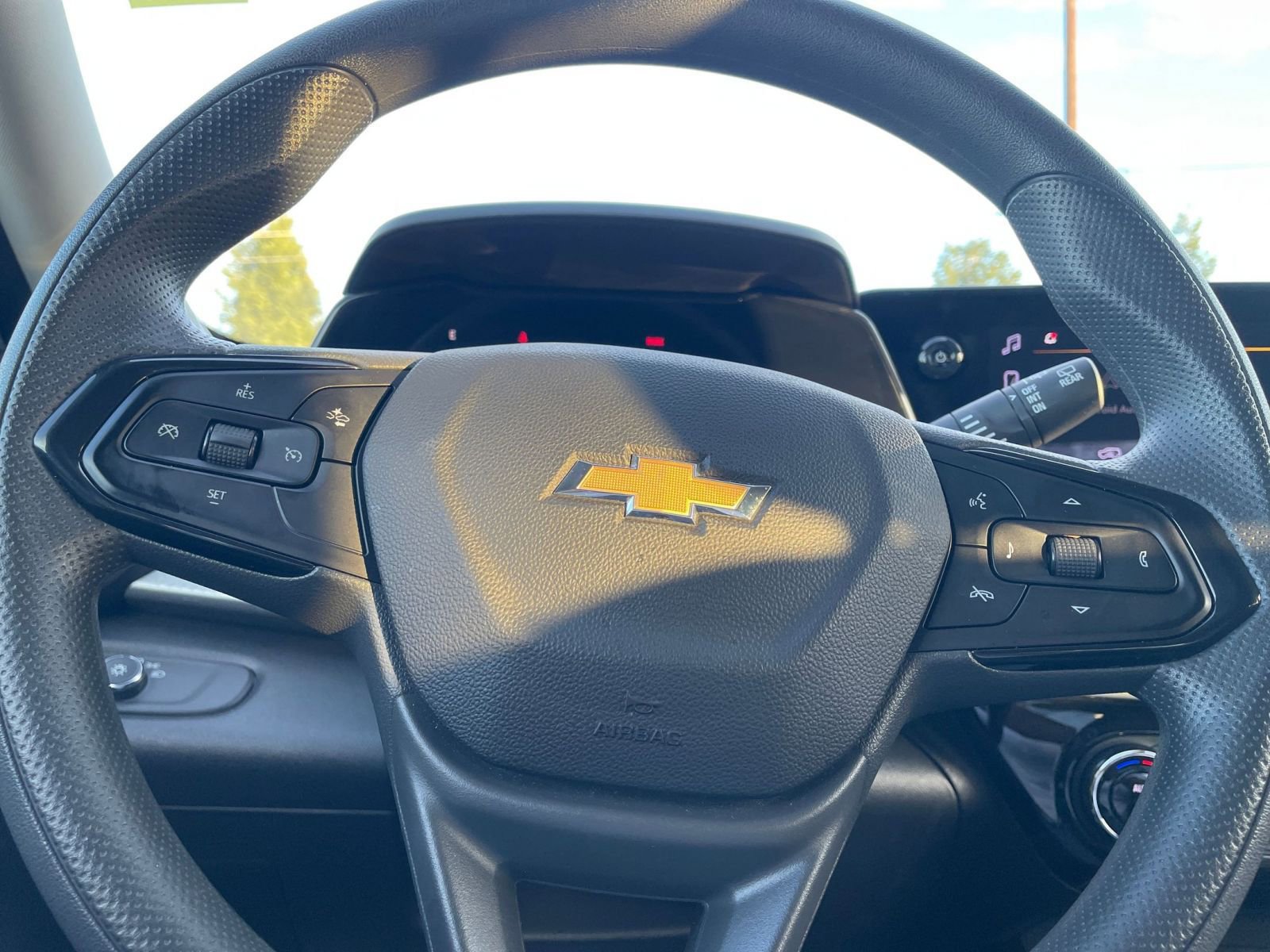 Used 2025 Chevrolet Trax LT image 28