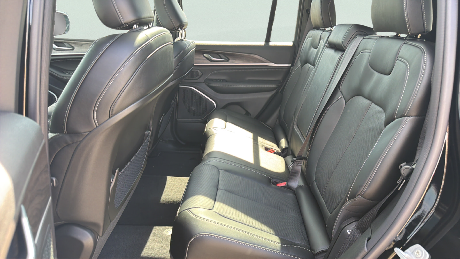 New 2027 Jeep Grand Cherokee Limited AWD/4WD image 25