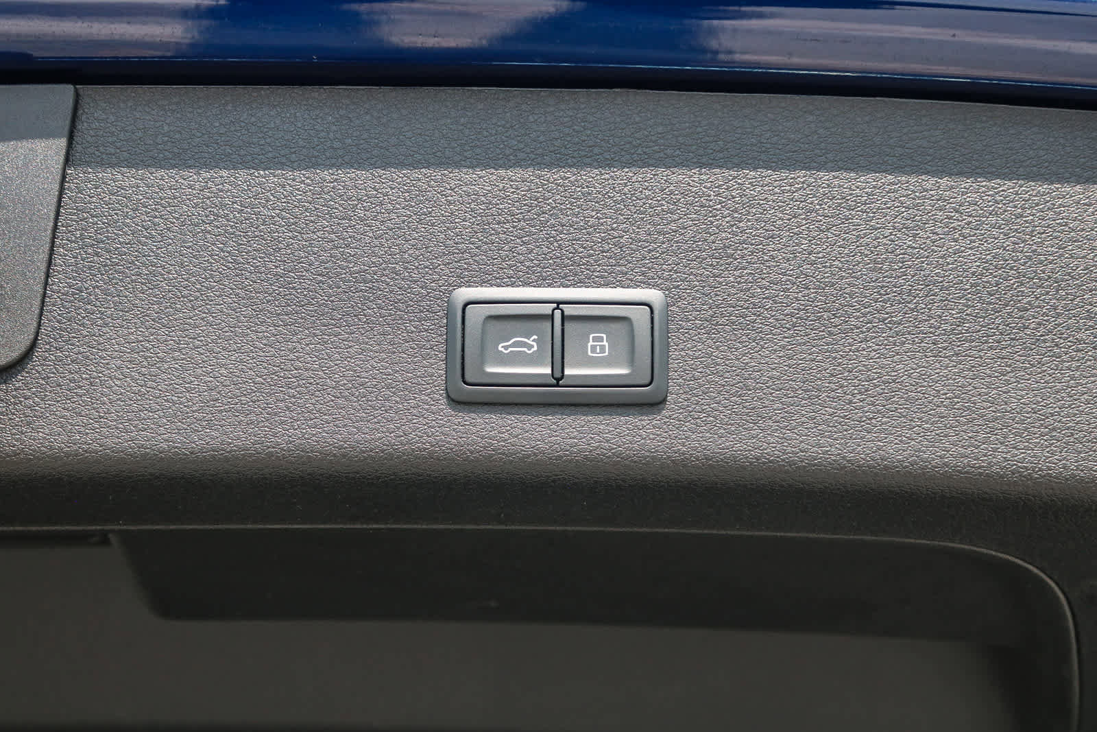 Used 2022 Audi e-tron Premium image 38