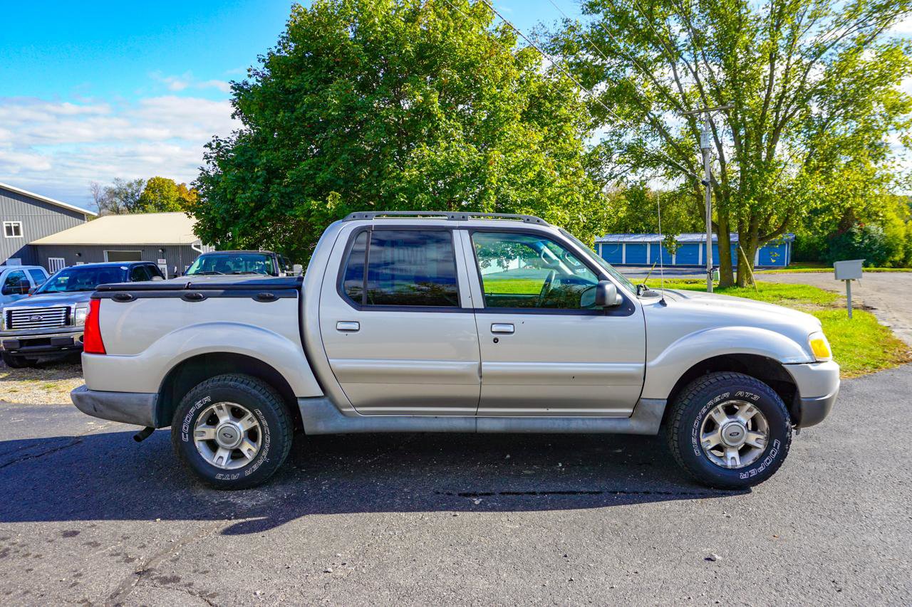 Used 2003 Ford Explorer Sport Trac XLT image 2