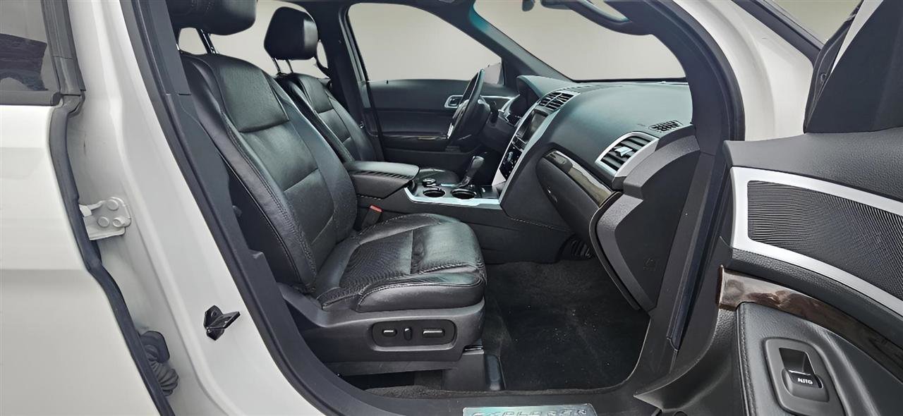 Used 2014 Ford Explorer Limited w/ Equipment Group 302A AWD/4WD image 25