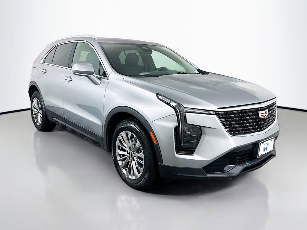 Used 2024 Cadillac XT4 Premium Luxury image 3