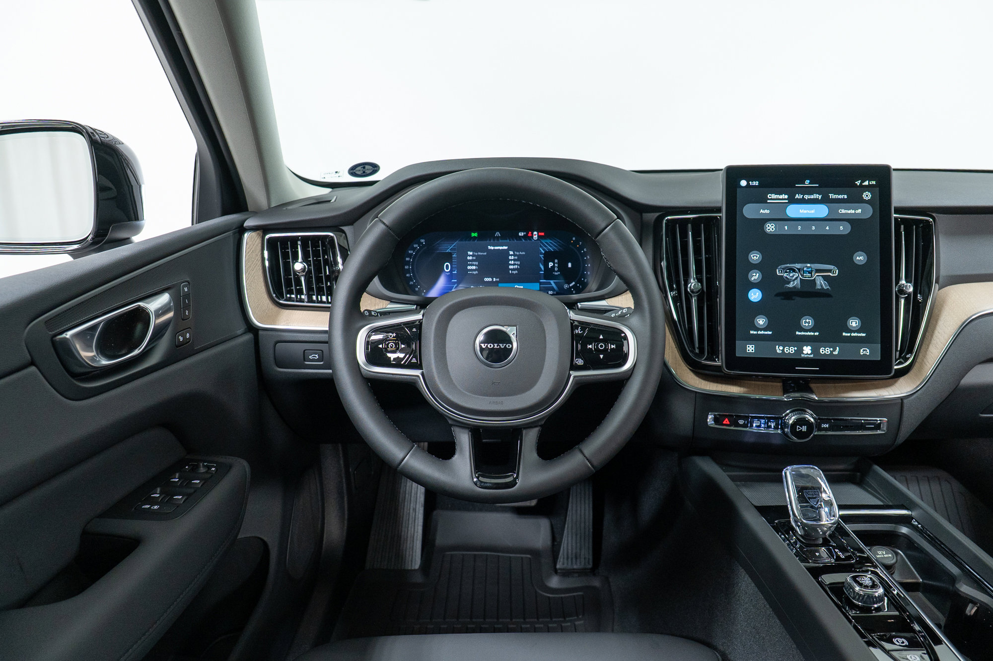 New 2026 Volvo XC60 B5 Plus w/ Protection Package Premier image 17