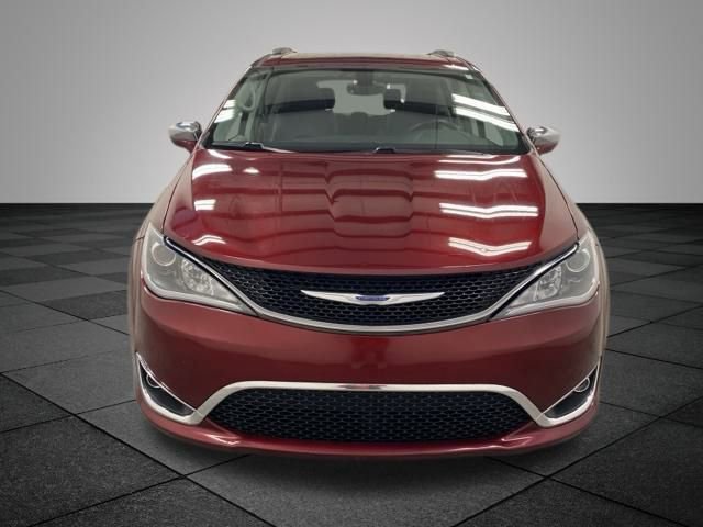 Used 2018 Chrysler Pacifica Limited image 2