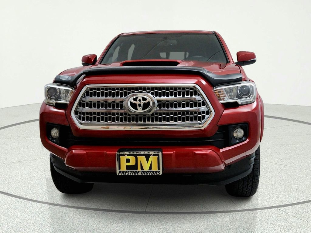 Used 2017 Toyota Tacoma TRD Sport AWD/4WD image 2