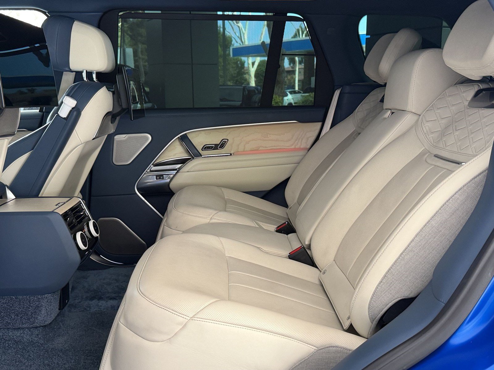 Used 2023 Land Rover Range Rover SV AWD/4WD image 23