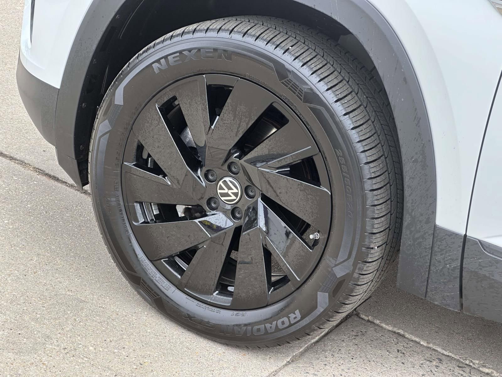 Certified 2025 Volkswagen Atlas Cross Sport SE w/ Black Wheel Package image 7