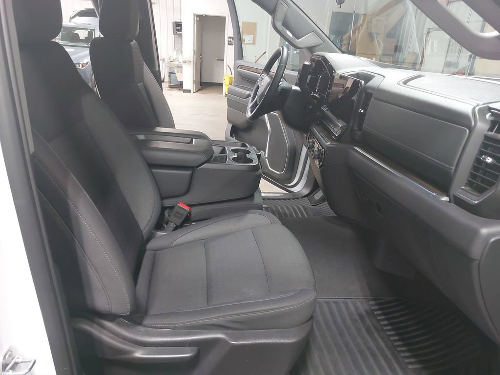 Used 2024 Chevrolet Silverado 1500 LT AWD/4WD image 10