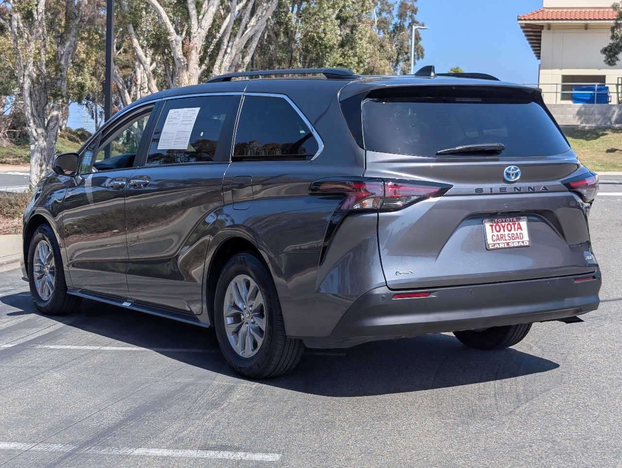 Used 2025 Toyota Sienna XLE image 13
