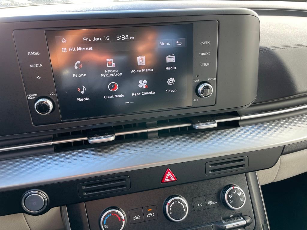 Used 2023 Kia Carnival LX image 18