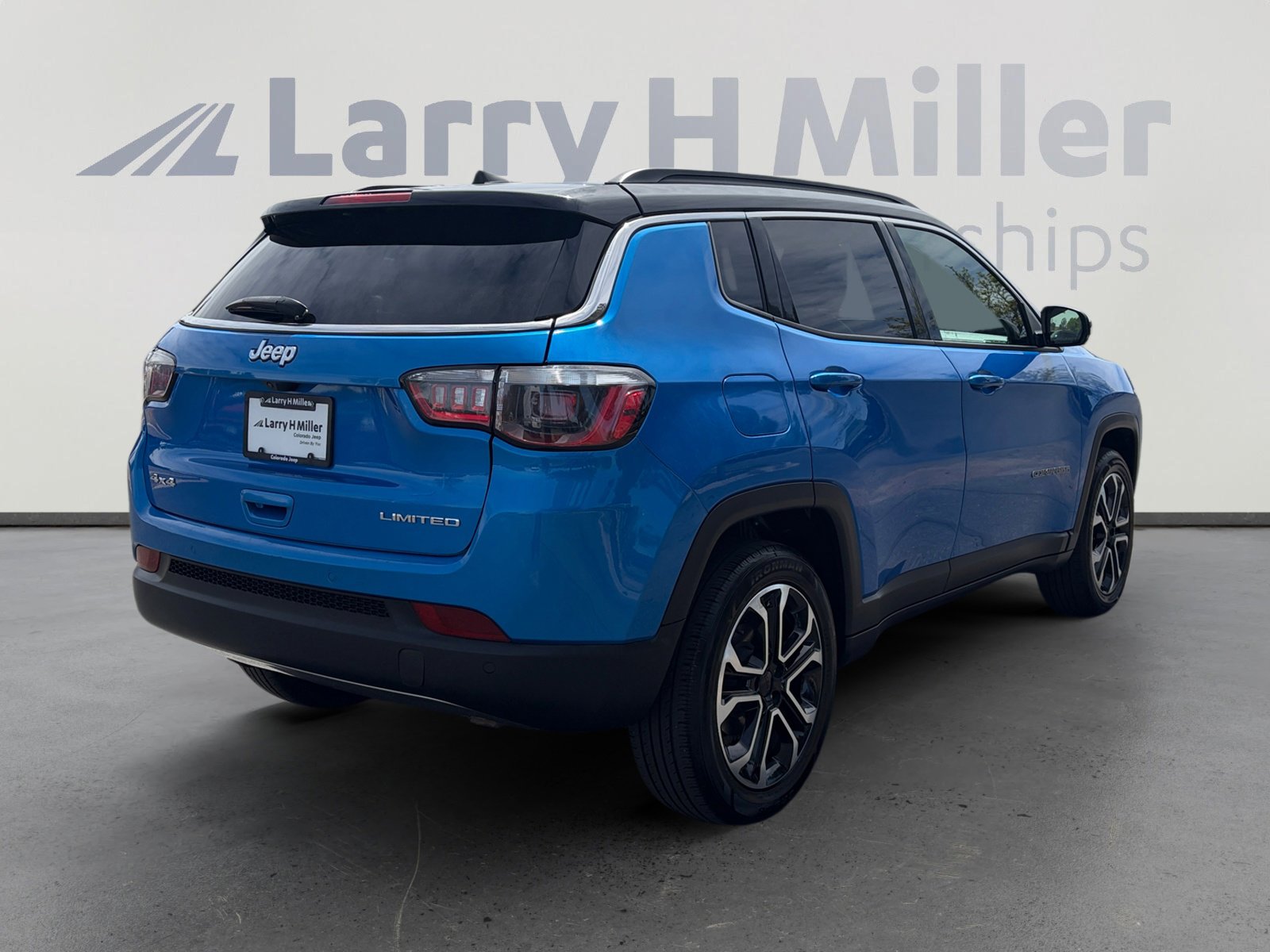 Used 2024 Jeep Compass Limited AWD/4WD image 5