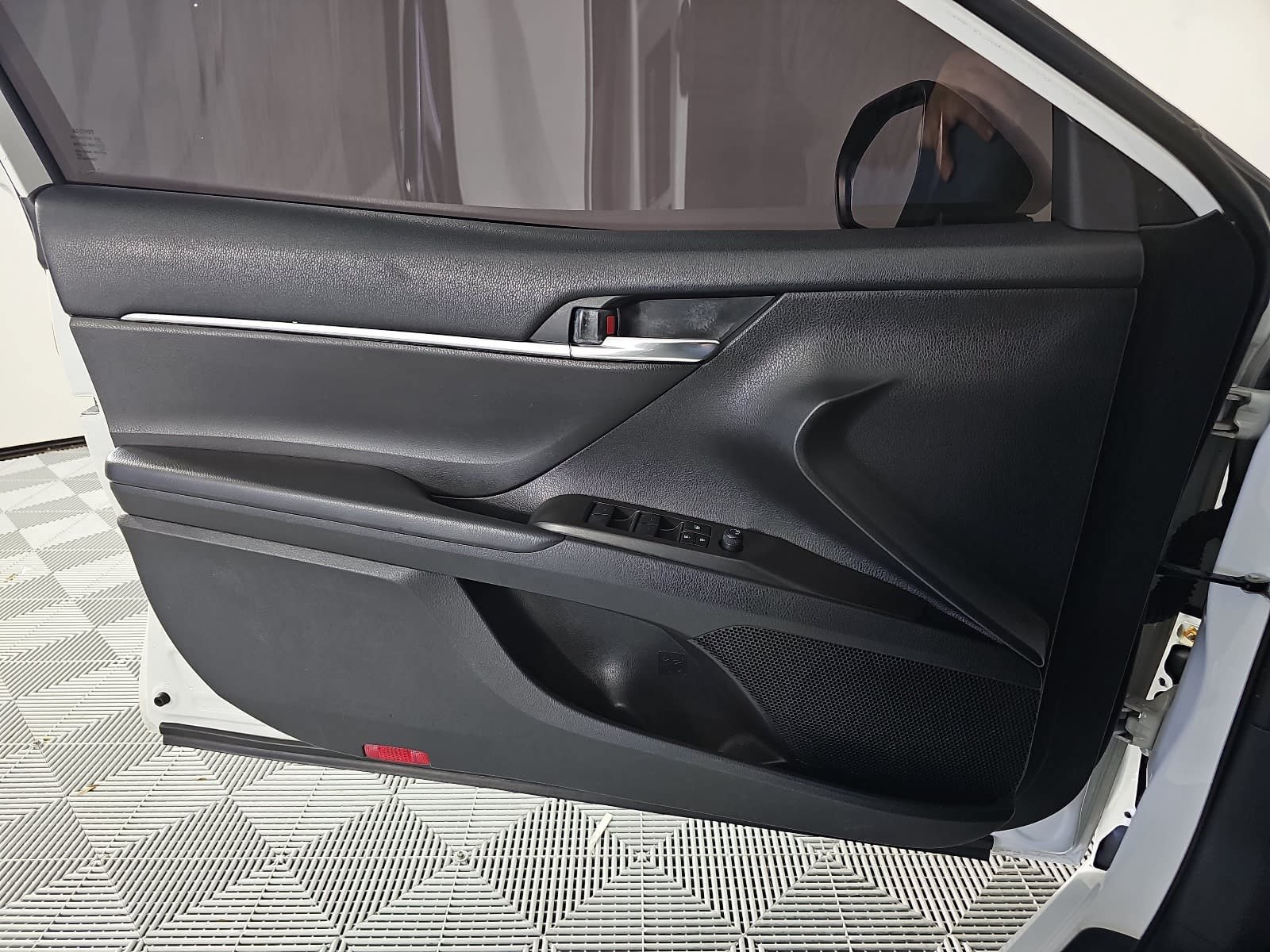 Used 2023 Toyota Camry SE FWD image 25