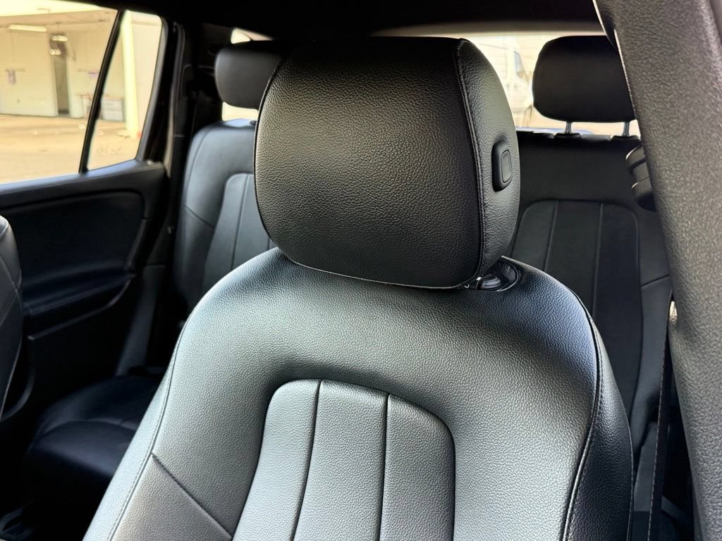 Used 2021 Mercedes-Benz GLB 250 w/ Premium Package image 2