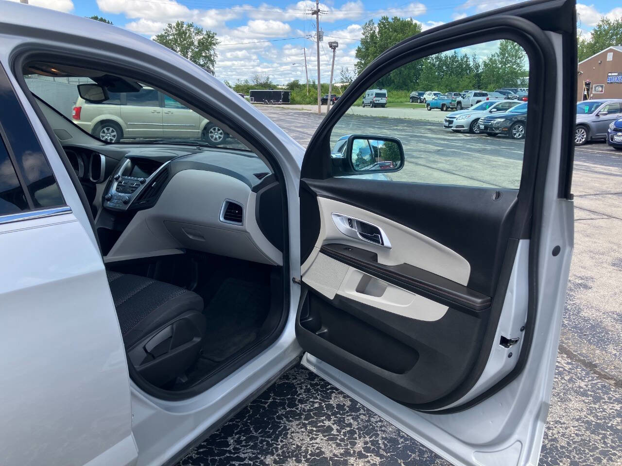 Used 2015 Chevrolet Equinox LT image 13