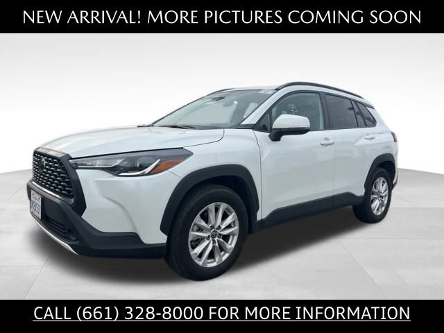 Used 2024 Toyota Corolla Cross LE image 1