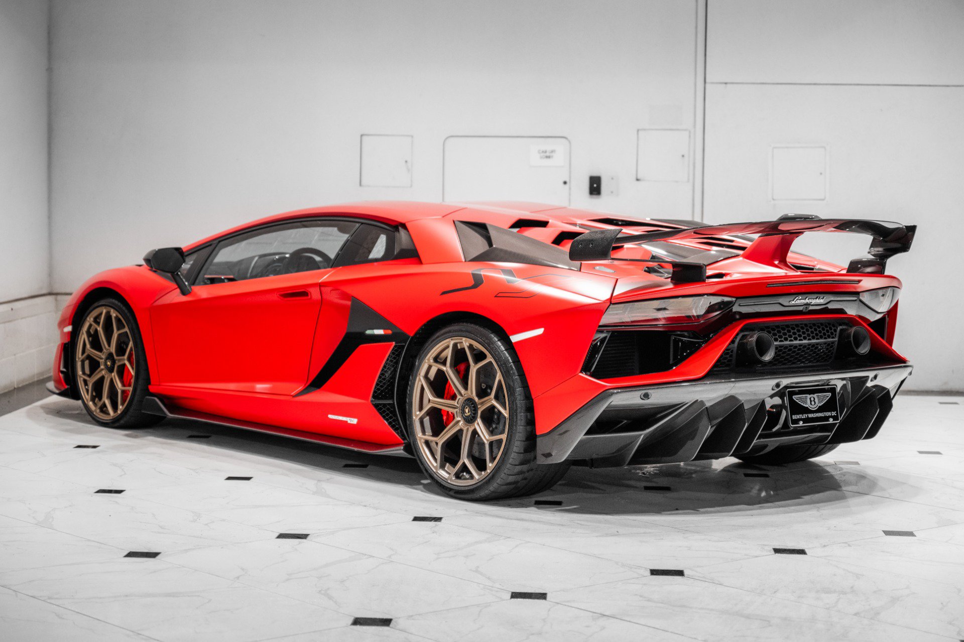 Used 2021 Lamborghini Aventador SVJ AWD/4WD image 7