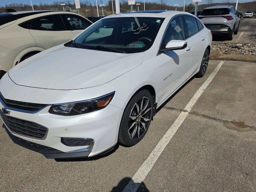 Used 2018 Chevrolet Malibu LT w/ Leather Package image 2