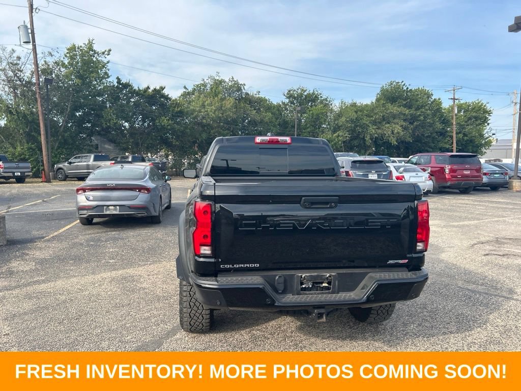 Used 2024 Chevrolet Colorado ZR2 w/ Technology Package AWD/4WD image 4
