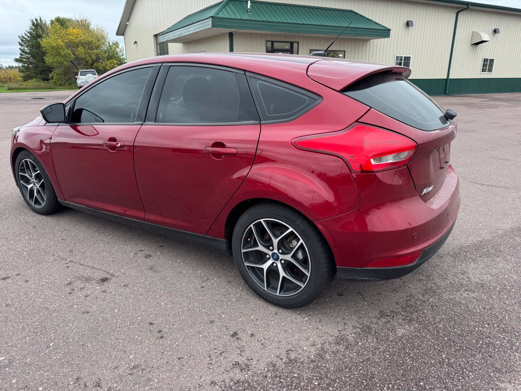 Used 2017 Ford Focus SEL w/ Cold Weather Package FWD image 3