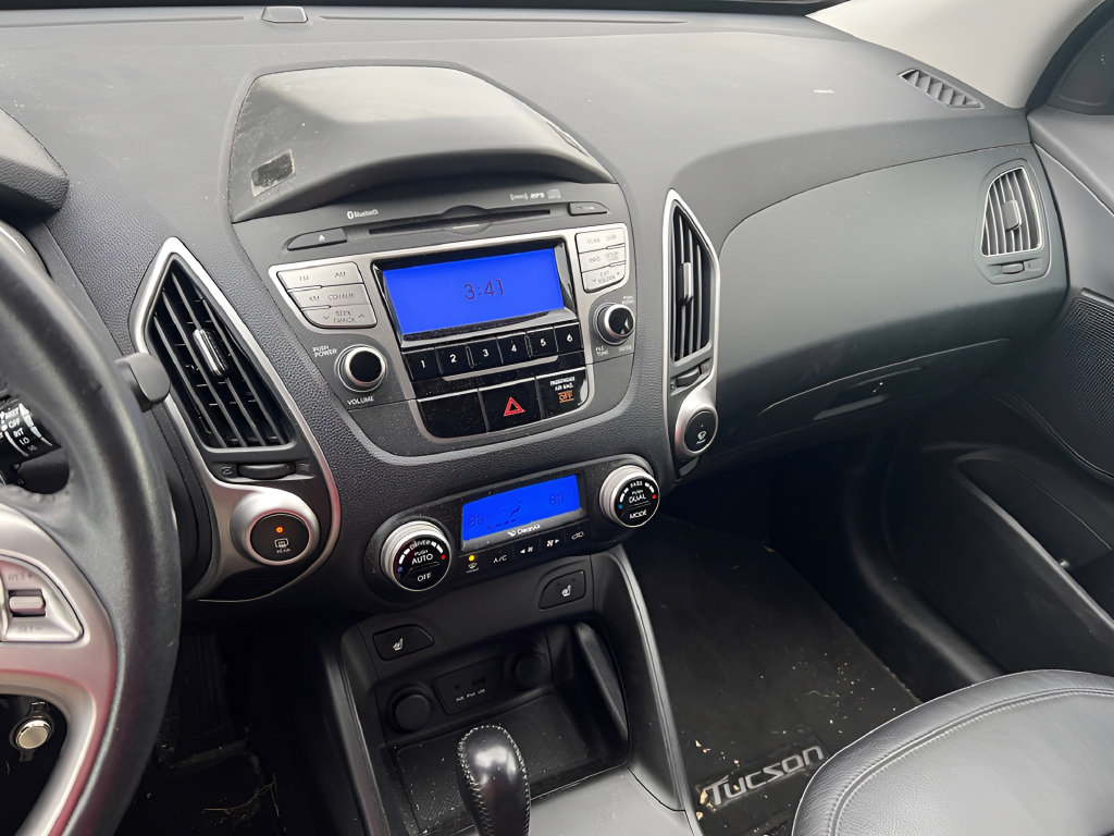 Used 2011 Hyundai Tucson Limited AWD/4WD image 23