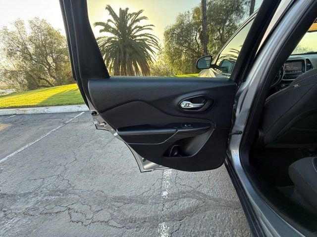 Used 2015 Jeep Cherokee Latitude image 11